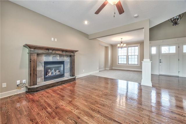 898 Clearview Drive, Lansing, KS 66043