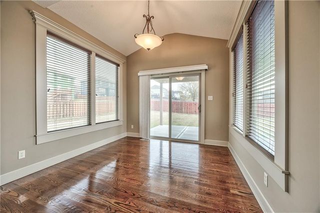 898 Clearview Drive, Lansing, KS 66043