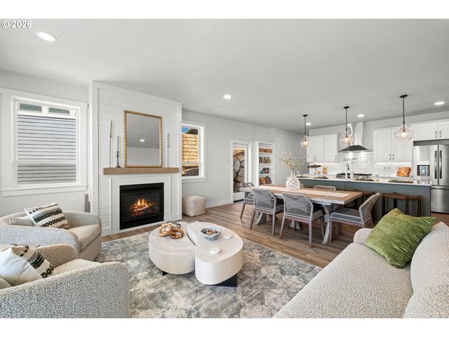2528 Sw CORAL Ave, Lincoln City, OR 97367