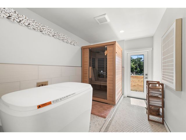 2528 Sw CORAL Ave, Lincoln City, OR 97367