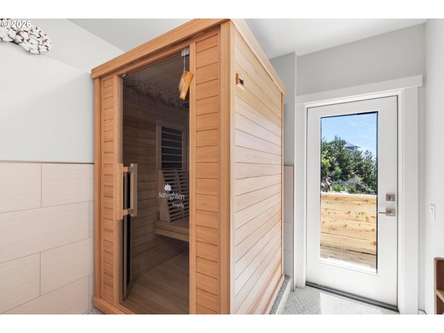 2528 Sw CORAL Ave, Lincoln City, OR 97367