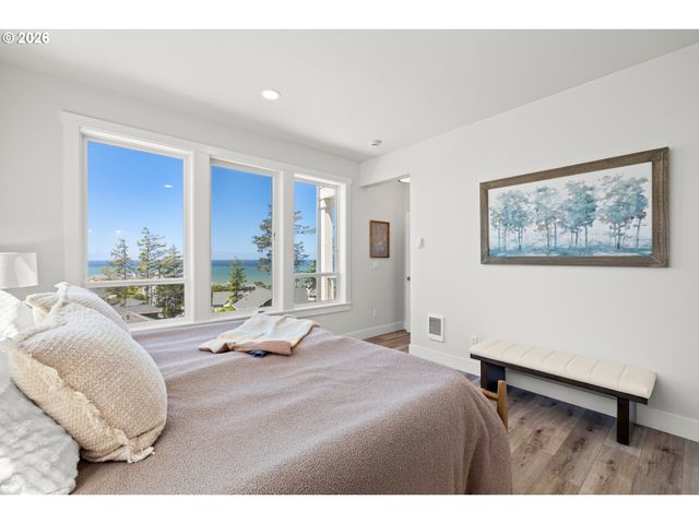 2528 Sw CORAL Ave, Lincoln City, OR 97367