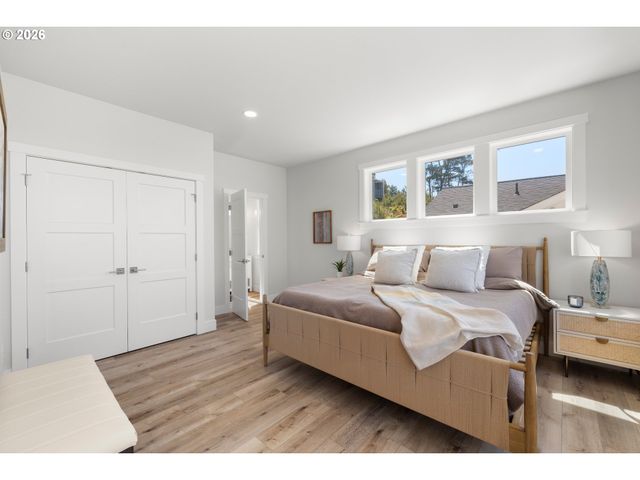 2528 Sw CORAL Ave, Lincoln City, OR 97367