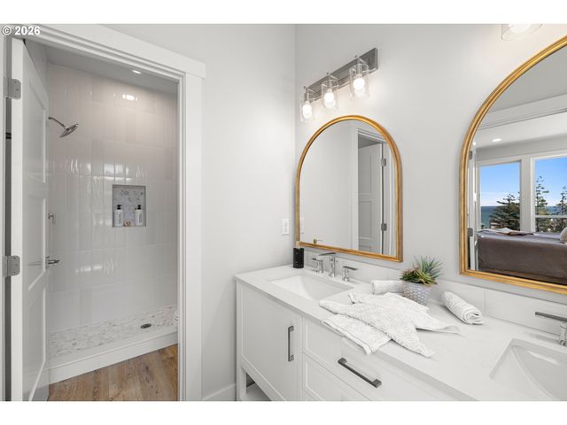 2528 Sw CORAL Ave, Lincoln City, OR 97367