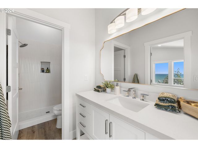2528 Sw CORAL Ave, Lincoln City, OR 97367