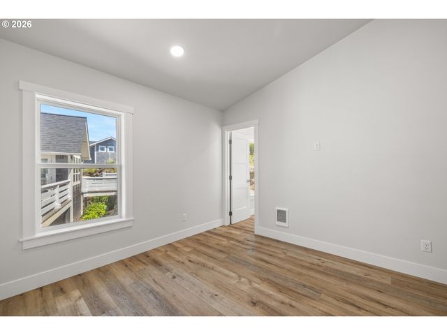 2528 Sw CORAL Ave, Lincoln City, OR 97367