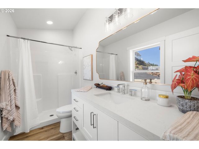 2528 Sw CORAL Ave, Lincoln City, OR 97367