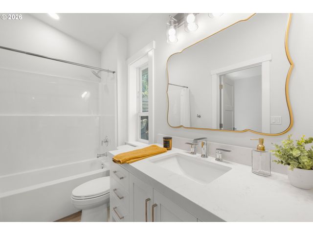 2528 Sw CORAL Ave, Lincoln City, OR 97367