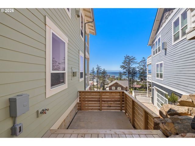 2528 Sw CORAL Ave, Lincoln City, OR 97367