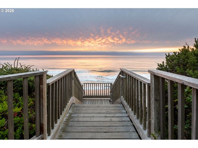 2528 Sw CORAL Ave, Lincoln City, OR 97367
