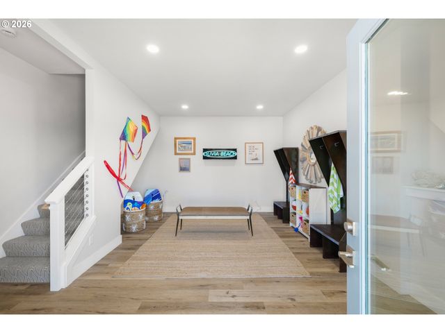 2528 Sw CORAL Ave, Lincoln City, OR 97367