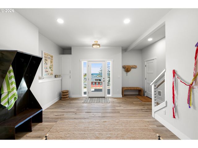 2528 Sw CORAL Ave, Lincoln City, OR 97367