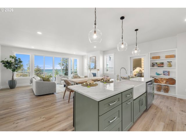 2528 Sw CORAL Ave, Lincoln City, OR 97367