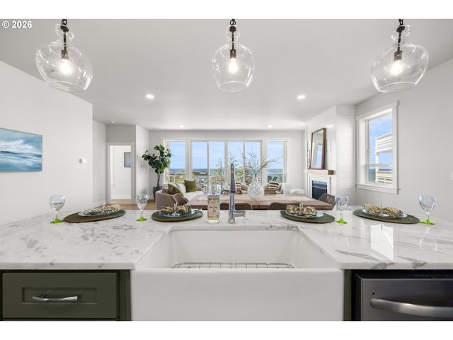 2528 Sw CORAL Ave, Lincoln City, OR 97367