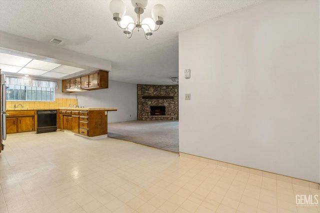 3517 McCourry Street, Bakersfield, CA 93304