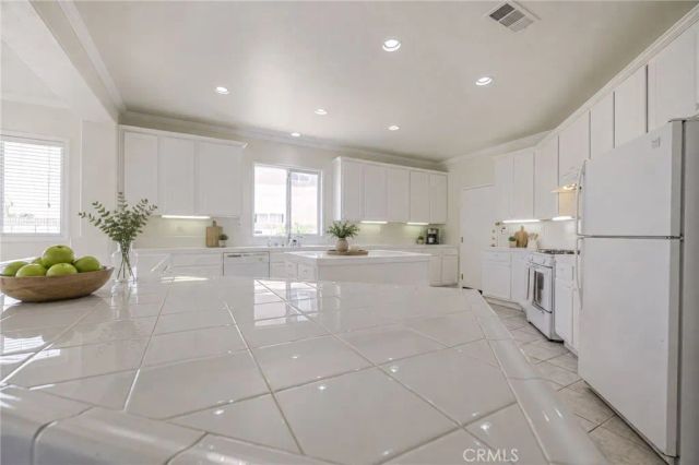 42327 42nd Street West, Quartz Hill, CA 93536