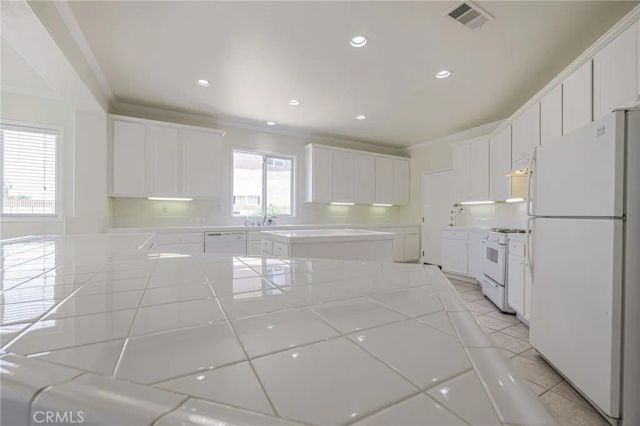 42327 42nd Street West, Quartz Hill, CA 93536