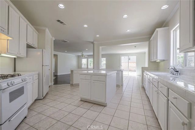 42327 42nd Street West, Quartz Hill, CA 93536