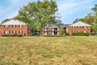 11 Briar Street 9, Glen Ellyn, IL 60137