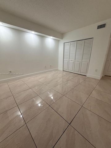 5091 NW 7th St 1009, Miami, FL 33126