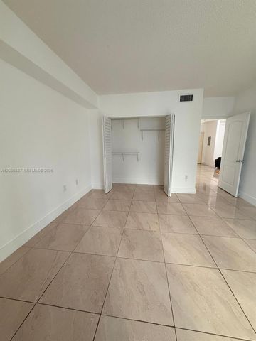 5091 NW 7th St 1009, Miami, FL 33126