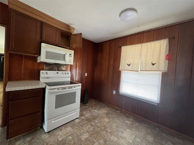 105 Davidson Drive, Terrell, TX 75160
