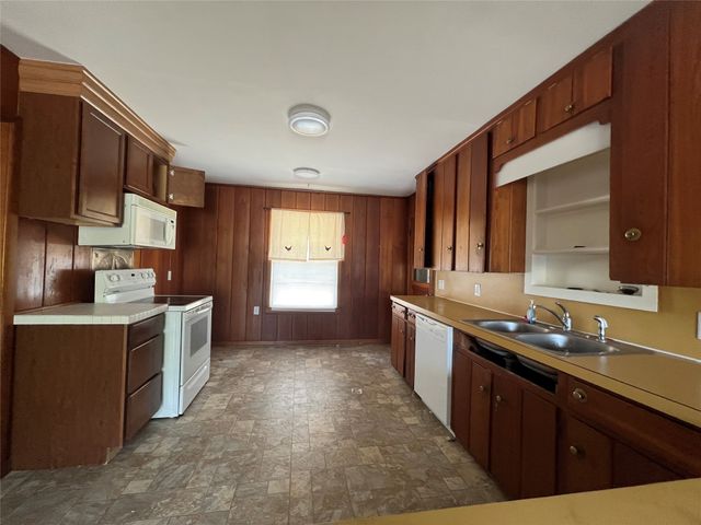 105 Davidson Drive, Terrell, TX 75160