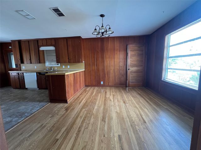 105 Davidson Drive, Terrell, TX 75160
