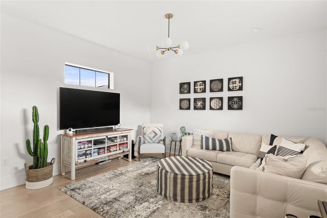 1575 EASTIN AVENUE, Orlando, FL 32804