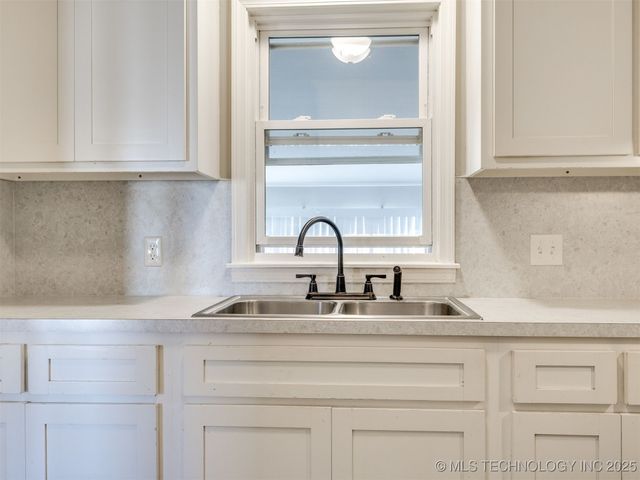 6840 E King Street, Tulsa, OK 74115