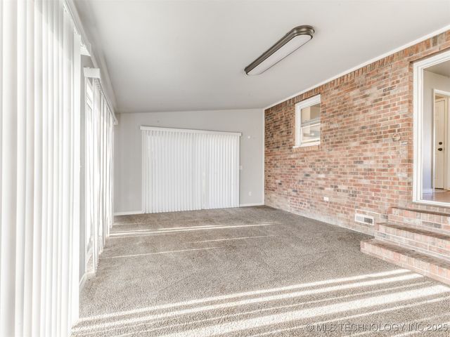 6840 E King Street, Tulsa, OK 74115