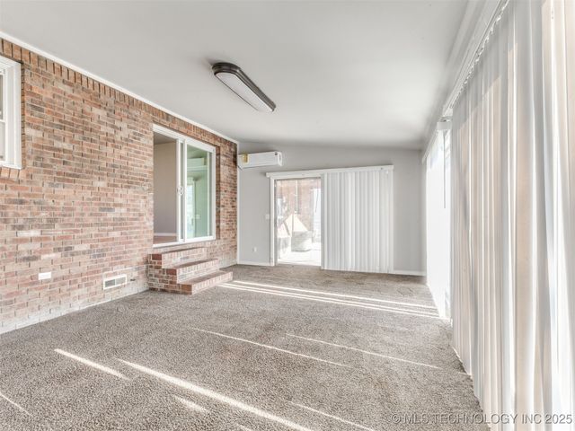 6840 E King Street, Tulsa, OK 74115