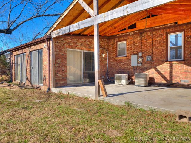 6840 E King Street, Tulsa, OK 74115