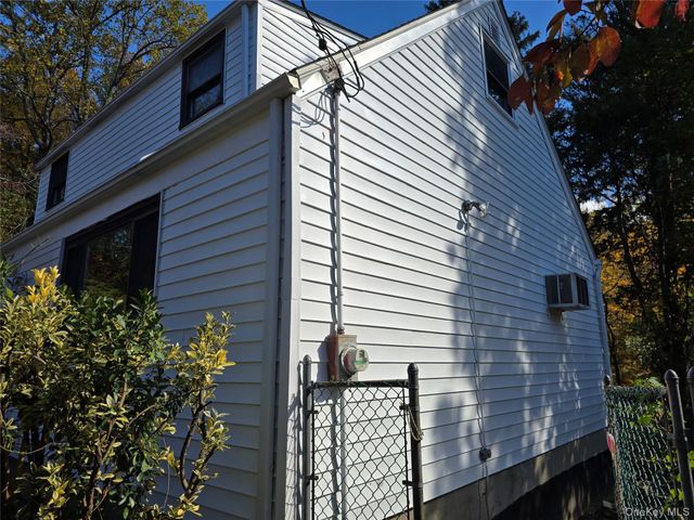 24 Oakbrook Road, Ossining, NY 10562