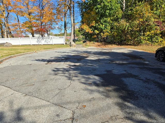 24 Oakbrook Road, Ossining, NY 10562