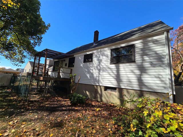 24 Oakbrook Road, Ossining, NY 10562