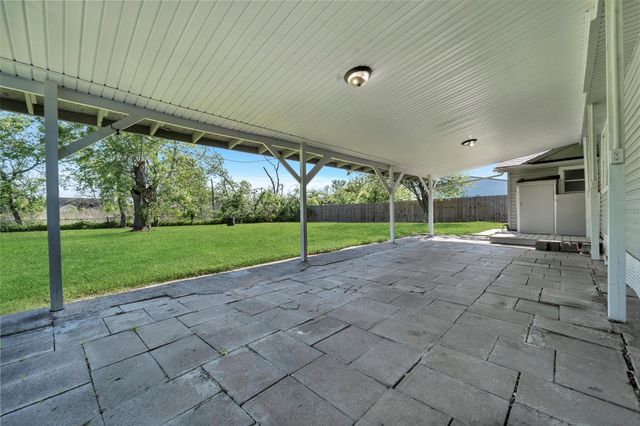 7506 Bluebonnet Street, Pearland, TX 77584