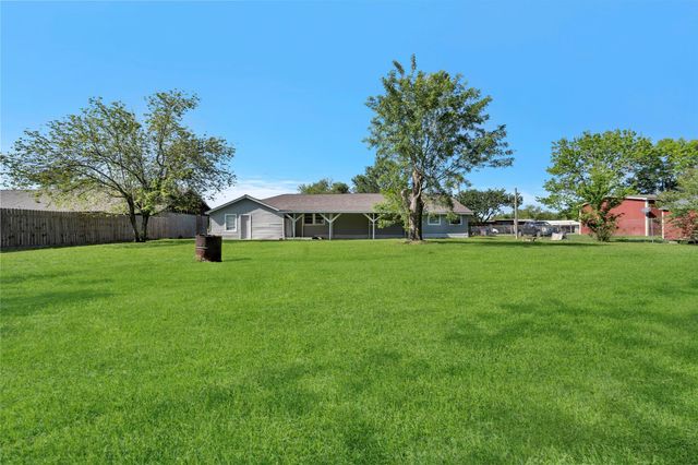 7506 Bluebonnet Street, Pearland, TX 77584