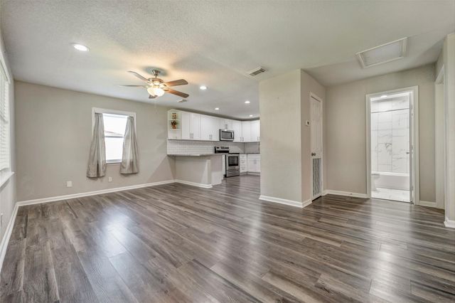 7506 Bluebonnet Street, Pearland, TX 77584