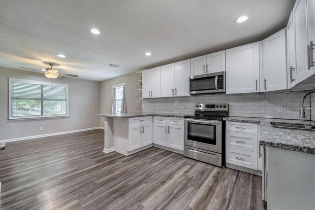 7506 Bluebonnet Street, Pearland, TX 77584
