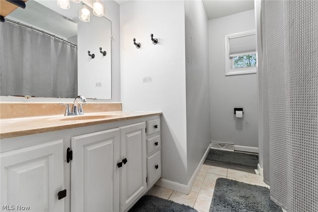 5511 Donner Drive, New Franklin, OH 44216