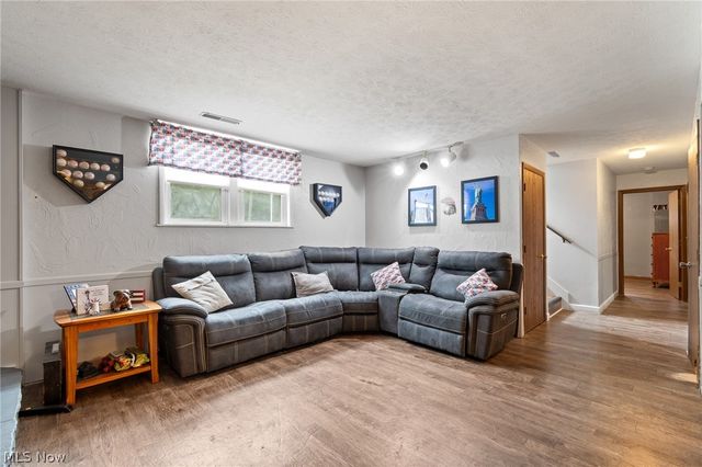 5511 Donner Drive, New Franklin, OH 44216