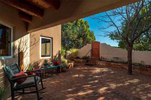 3225 Calle Celestial, Santa Fe, NM 87506