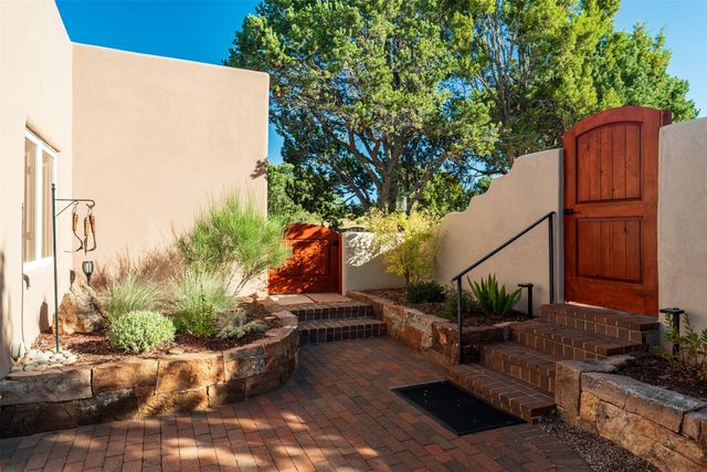 3225 Calle Celestial, Santa Fe, NM 87506