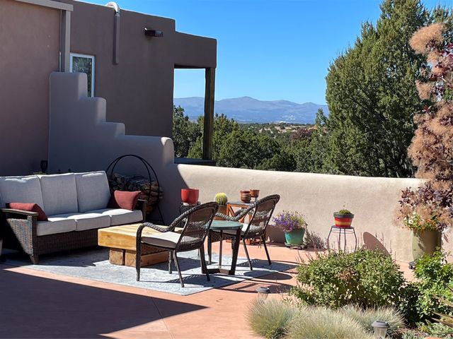 3225 Calle Celestial, Santa Fe, NM 87506