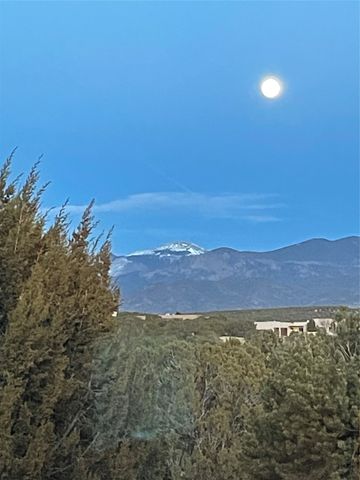 3225 Calle Celestial, Santa Fe, NM 87506