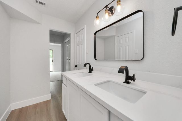 7427 Willow Oak Drive, Baytown, TX 77521