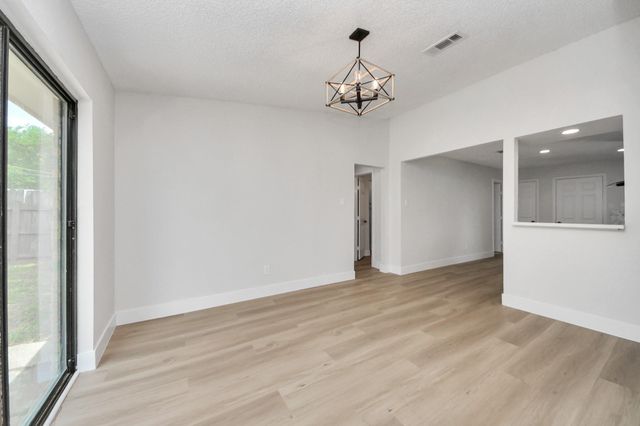 7427 Willow Oak Drive, Baytown, TX 77521