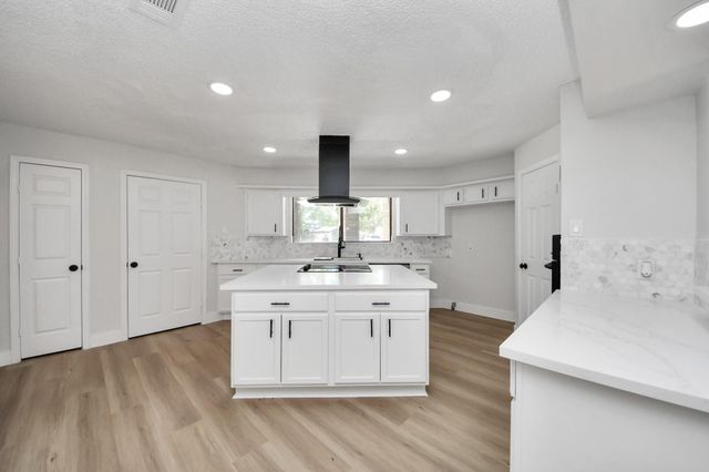 7427 Willow Oak Drive, Baytown, TX 77521