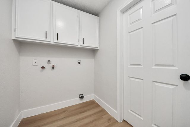 7427 Willow Oak Drive, Baytown, TX 77521